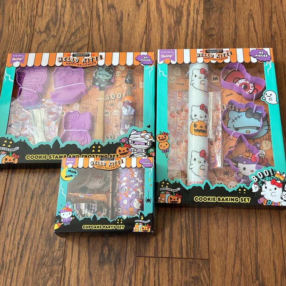 Hello Kitty Halloween baking sets
